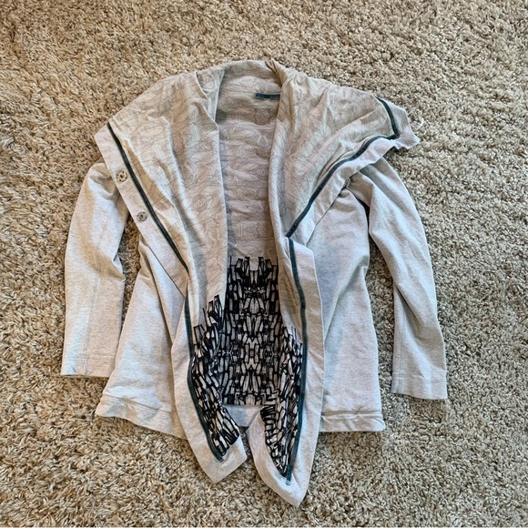 Lululemon Savasana Wrap Size 4 - Picture 4 of 16